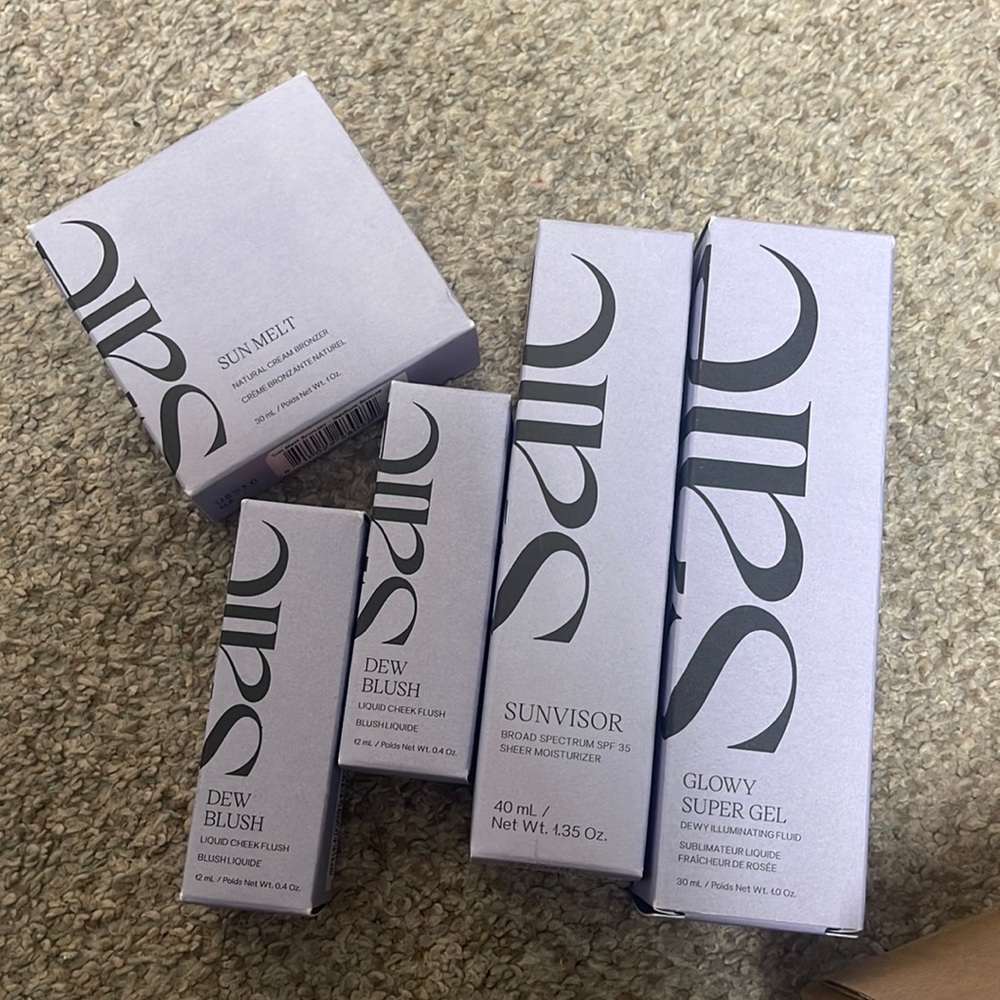 Brand NewSaie Glowy Super Gel